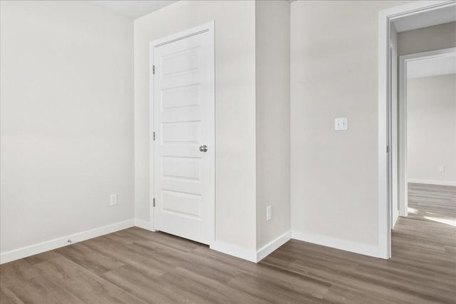 1229 N Warren Avenue, Springfield, MO 65802