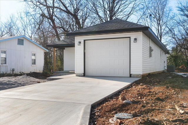 1229 N Warren Avenue, Springfield, MO 65802