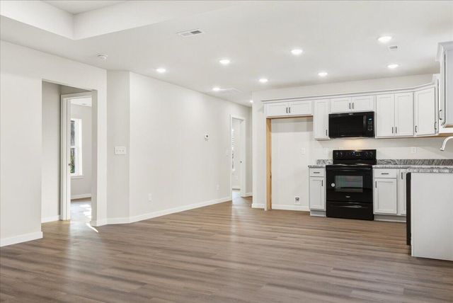 1229 N Warren Avenue, Springfield, MO 65802