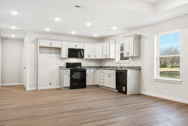 1229 N Warren Avenue, Springfield, MO 65802