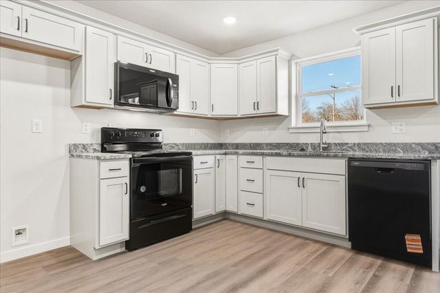 1229 N Warren Avenue, Springfield, MO 65802