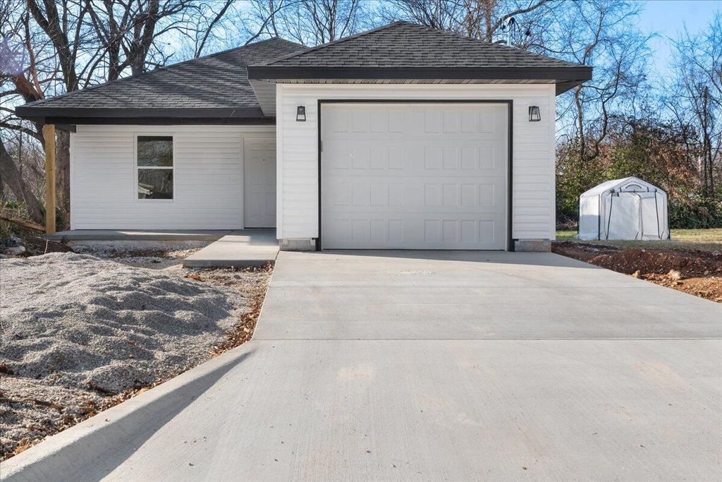 1229 N Warren Avenue, Springfield, MO 65802