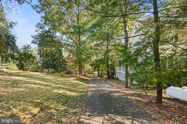 11273-A WAPLES MILL RD, Oakton, VA 22124
