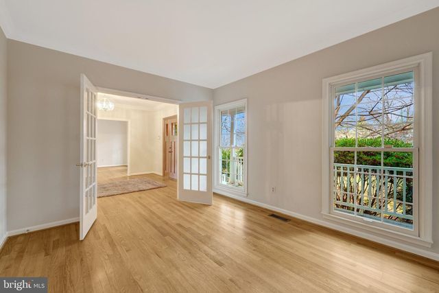 11273-A WAPLES MILL RD, Oakton, VA 22124