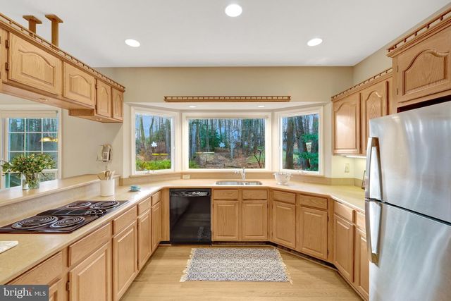 11273-A WAPLES MILL RD, Oakton, VA 22124