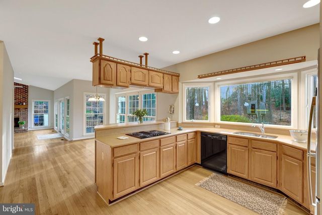 11273-A WAPLES MILL RD, Oakton, VA 22124