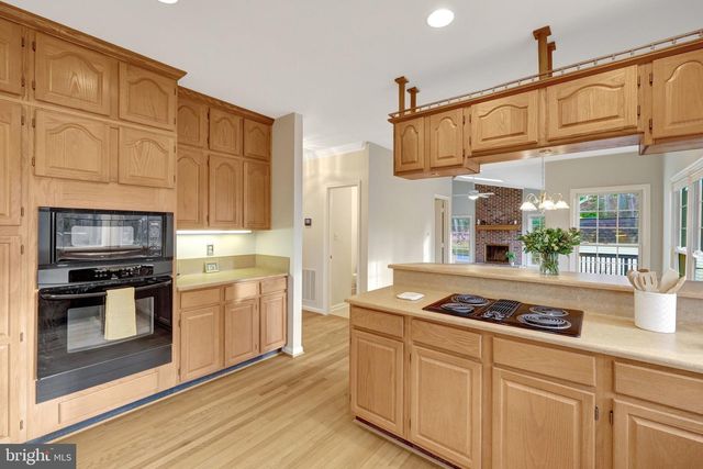 11273-A WAPLES MILL RD, Oakton, VA 22124