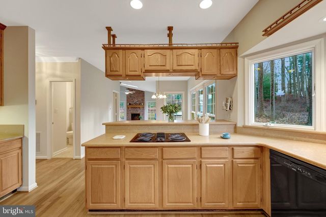 11273-A WAPLES MILL RD, Oakton, VA 22124