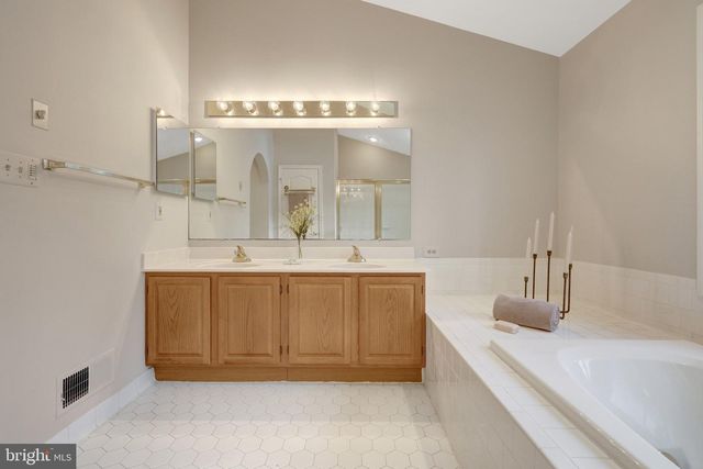 11273-A WAPLES MILL RD, Oakton, VA 22124