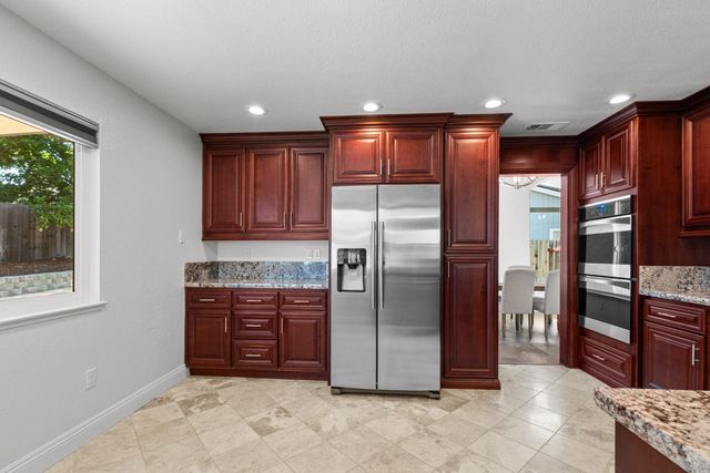 8422 Deer Fern Ct, Antelope, CA 95843