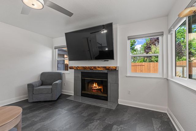 8422 Deer Fern Ct, Antelope, CA 95843
