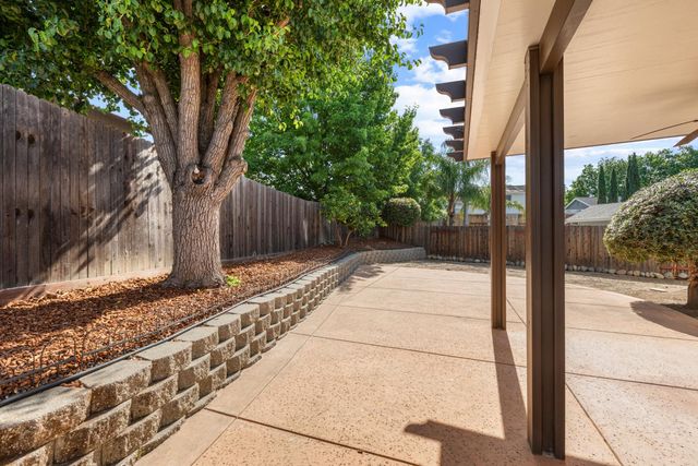 8422 Deer Fern Ct, Antelope, CA 95843
