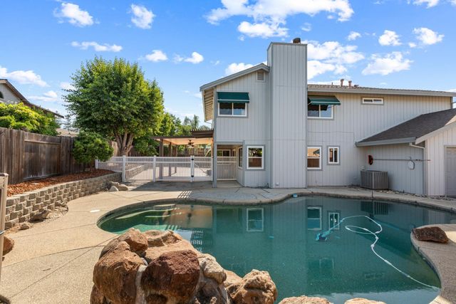 8422 Deer Fern Ct, Antelope, CA 95843