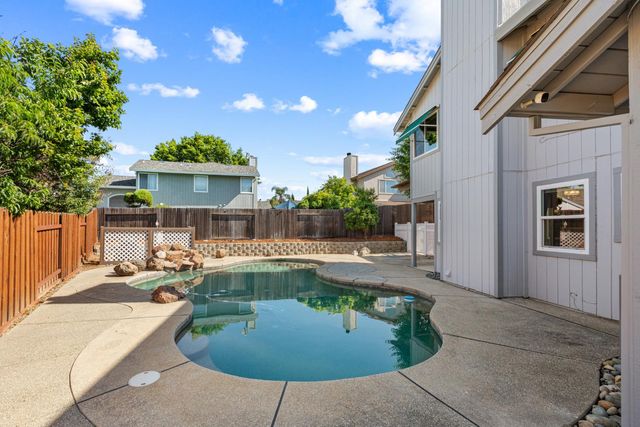 8422 Deer Fern Ct, Antelope, CA 95843
