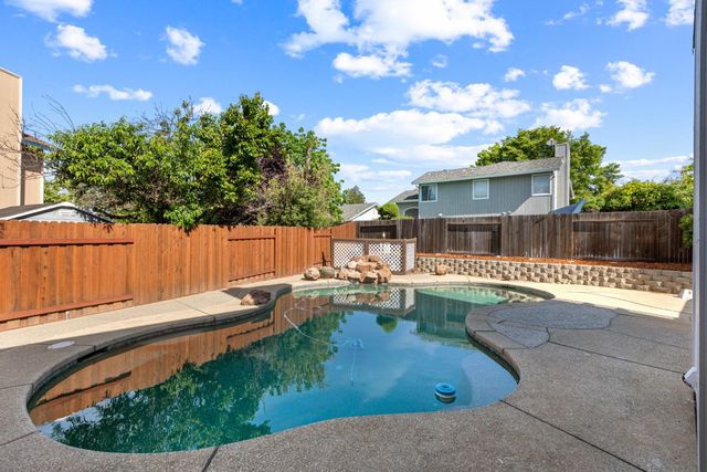 8422 Deer Fern Ct, Antelope, CA 95843