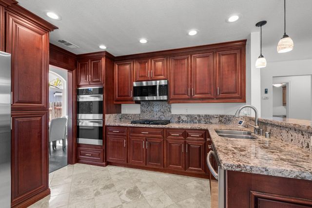 8422 Deer Fern Ct, Antelope, CA 95843