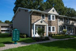 423 Tudor Lane 423, Middle Island, NY 11953