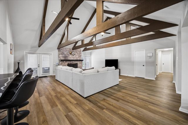 2930 Riata Lane, Houston, TX 77043