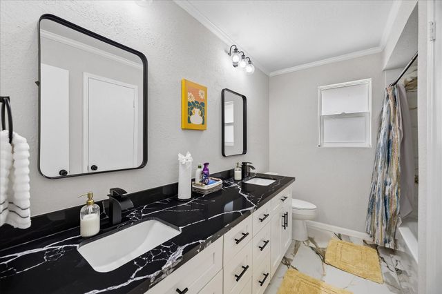 2930 Riata Lane, Houston, TX 77043