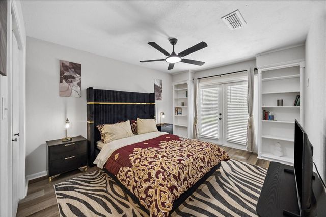 2930 Riata Lane, Houston, TX 77043