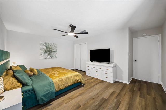 2930 Riata Lane, Houston, TX 77043