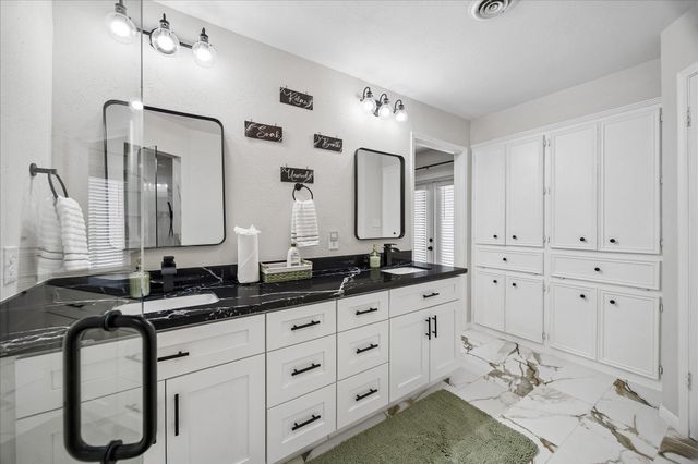 2930 Riata Lane, Houston, TX 77043