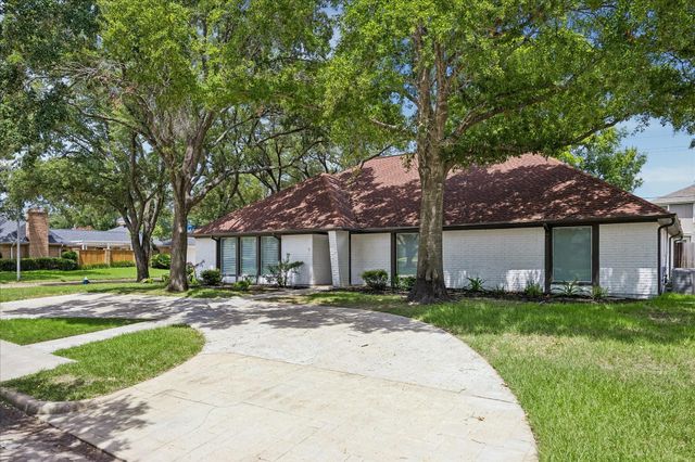 2930 Riata Lane, Houston, TX 77043