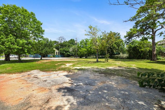 715 Clear Lake Road, Clear Lake Shores, TX 77565