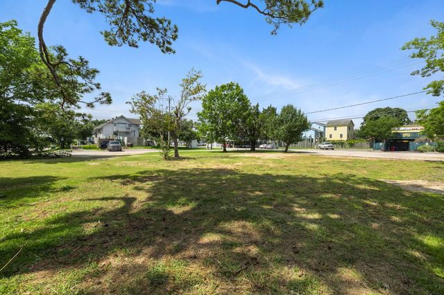 715 Clear Lake Road, Clear Lake Shores, TX 77565