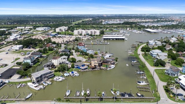 715 Clear Lake Road, Clear Lake Shores, TX 77565