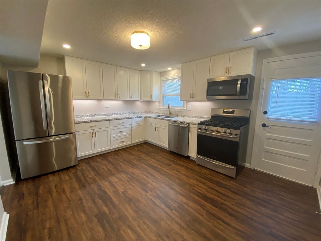 128 Cheryl Lane 2L, Holliston, MA 01746