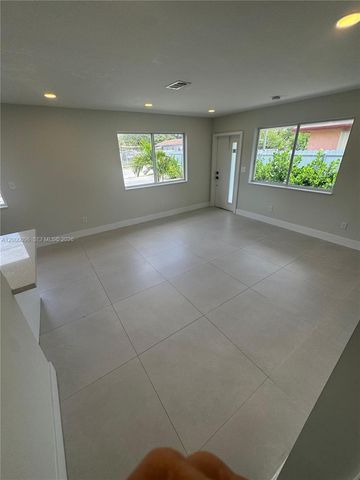 850 NW 109th St, Miami, FL 33168