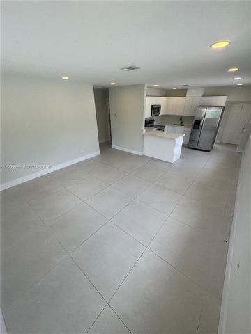 850 NW 109th St, Miami, FL 33168