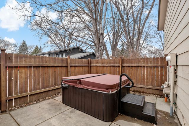 1729 Presidential Lane, Shakopee, MN 55379