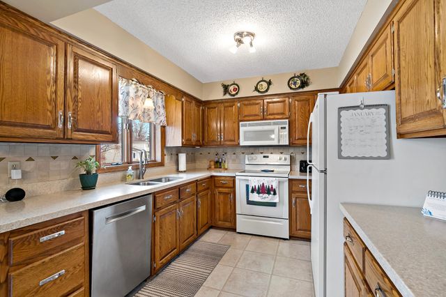 1729 Presidential Lane, Shakopee, MN 55379