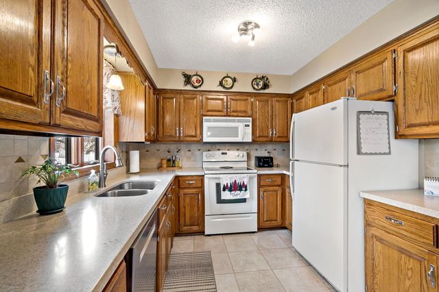 1729 Presidential Lane, Shakopee, MN 55379