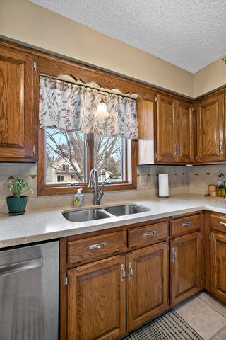 1729 Presidential Lane, Shakopee, MN 55379