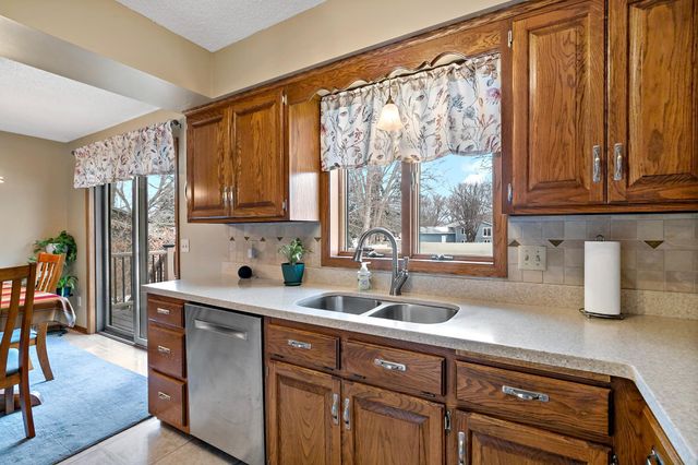 1729 Presidential Lane, Shakopee, MN 55379