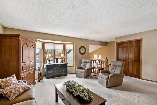 1729 Presidential Lane, Shakopee, MN 55379