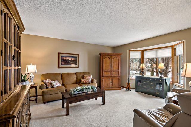 1729 Presidential Lane, Shakopee, MN 55379