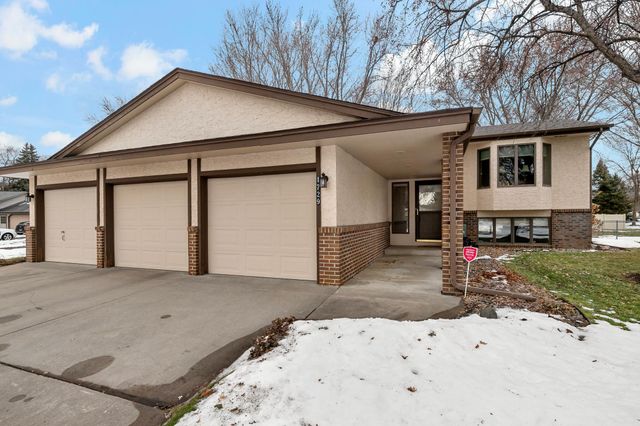 1729 Presidential Lane, Shakopee, MN 55379