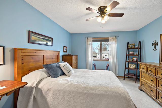 1729 Presidential Lane, Shakopee, MN 55379