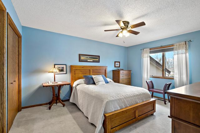 1729 Presidential Lane, Shakopee, MN 55379