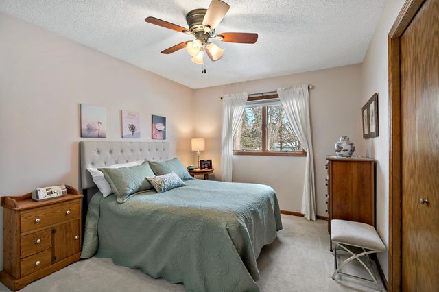 1729 Presidential Lane, Shakopee, MN 55379