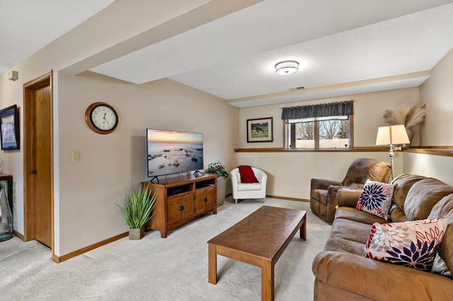 1729 Presidential Lane, Shakopee, MN 55379