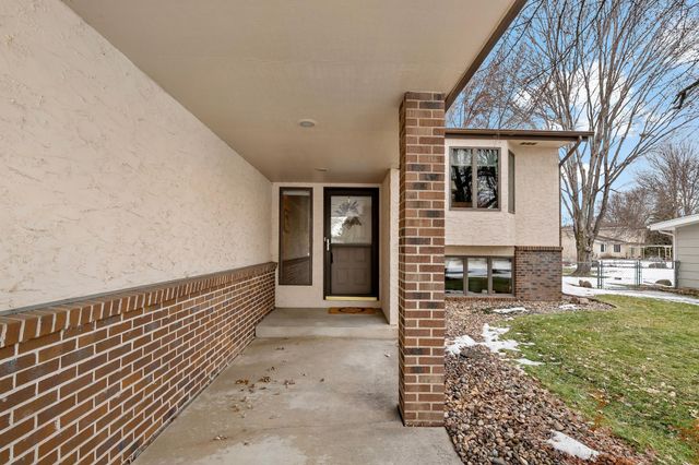 1729 Presidential Lane, Shakopee, MN 55379