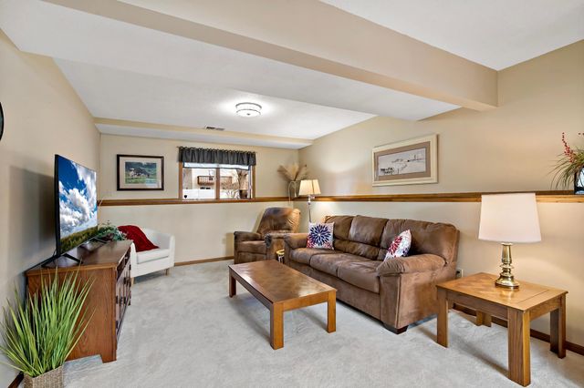 1729 Presidential Lane, Shakopee, MN 55379