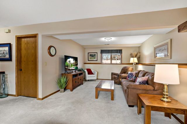 1729 Presidential Lane, Shakopee, MN 55379