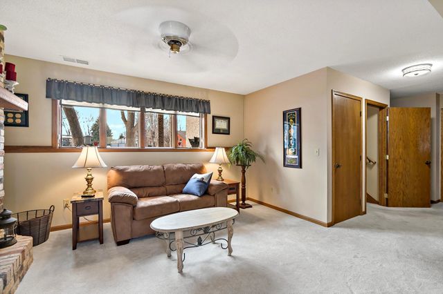 1729 Presidential Lane, Shakopee, MN 55379