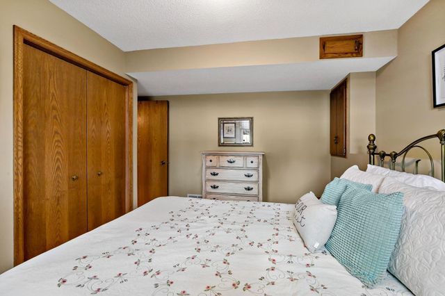 1729 Presidential Lane, Shakopee, MN 55379